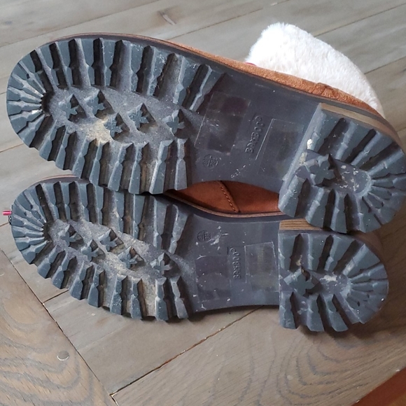 Bamboo Brand Sherpa Boots w/ Red Laces - Picture 6 of 6